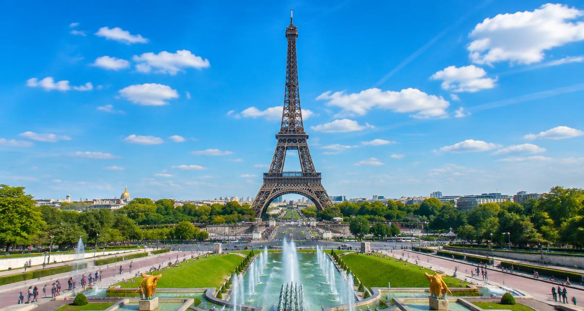 Torre Eiffel vista desde el Trocadero en París, Francia